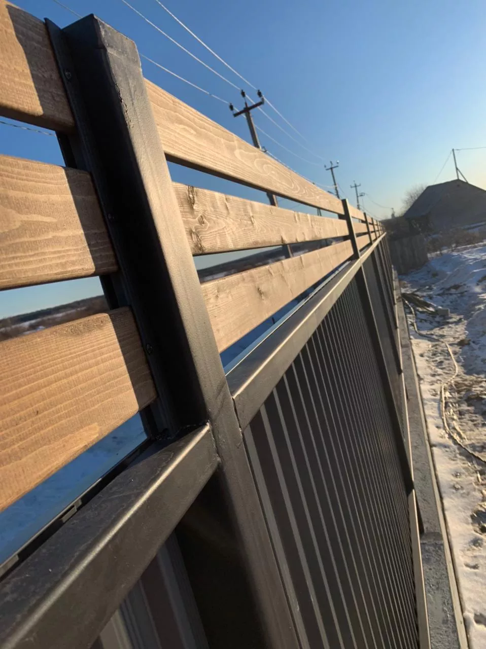 Забор для загородного дома заказать в Екатеринбурге, низкая цена за метр  погонный