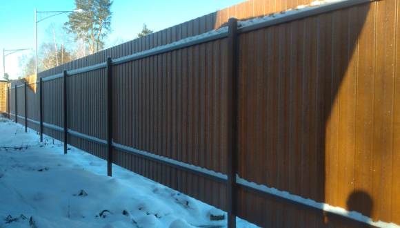 Двухсторонний забор из профнастила, низкая цена за метр погонный заказать в Екатеринбурге